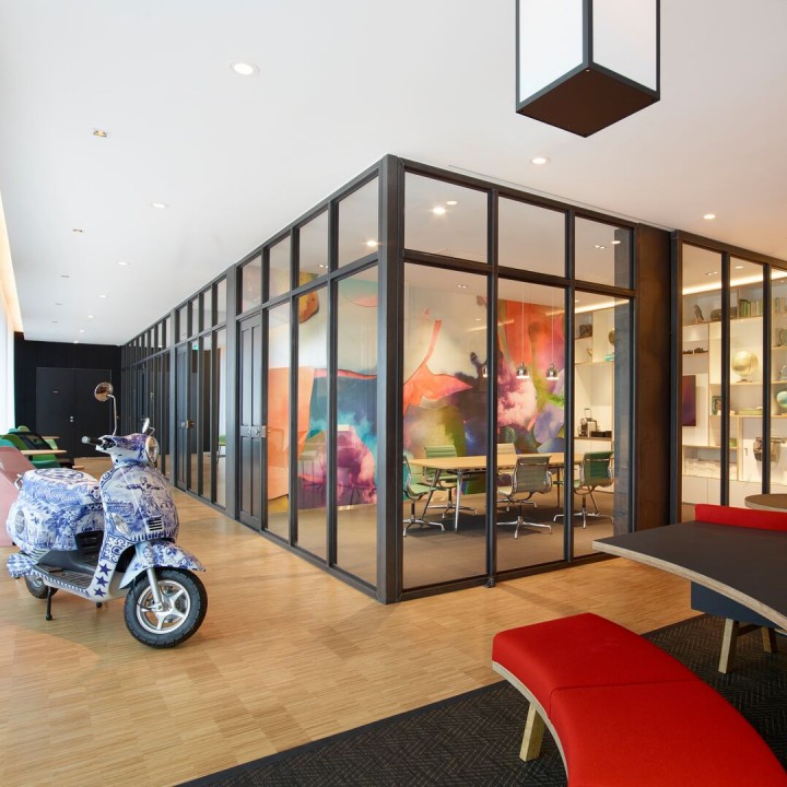 salle de réunion societyM à l'hôtel citizenM aéroport Schiphol Amsterdam